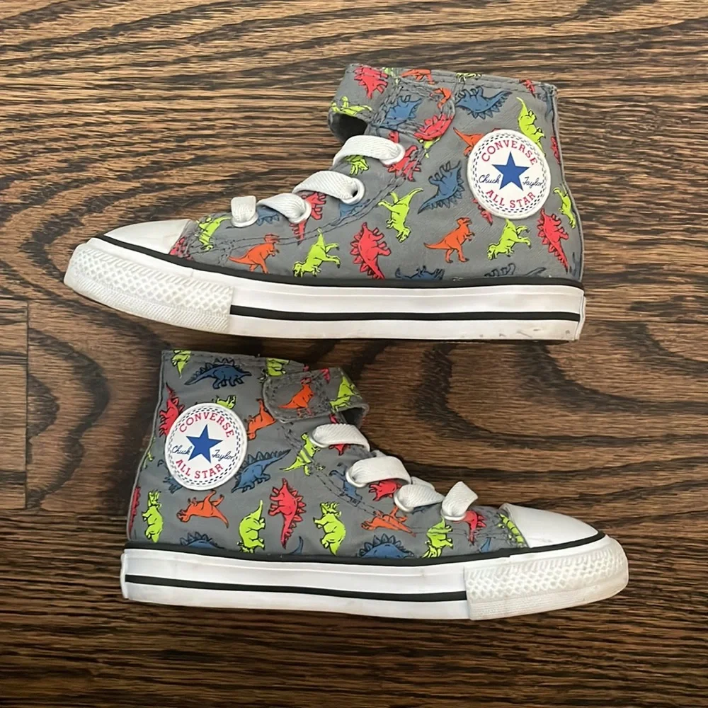 Converse Dinoverse Dinosaur Chuck Taylor toddler size 8